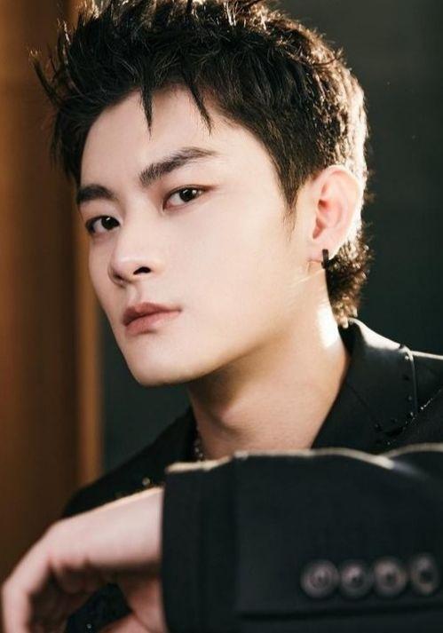 演员文博,光影交织，演绎人生百态